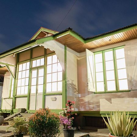 Rumah Nizar Букитинги Екстериор снимка